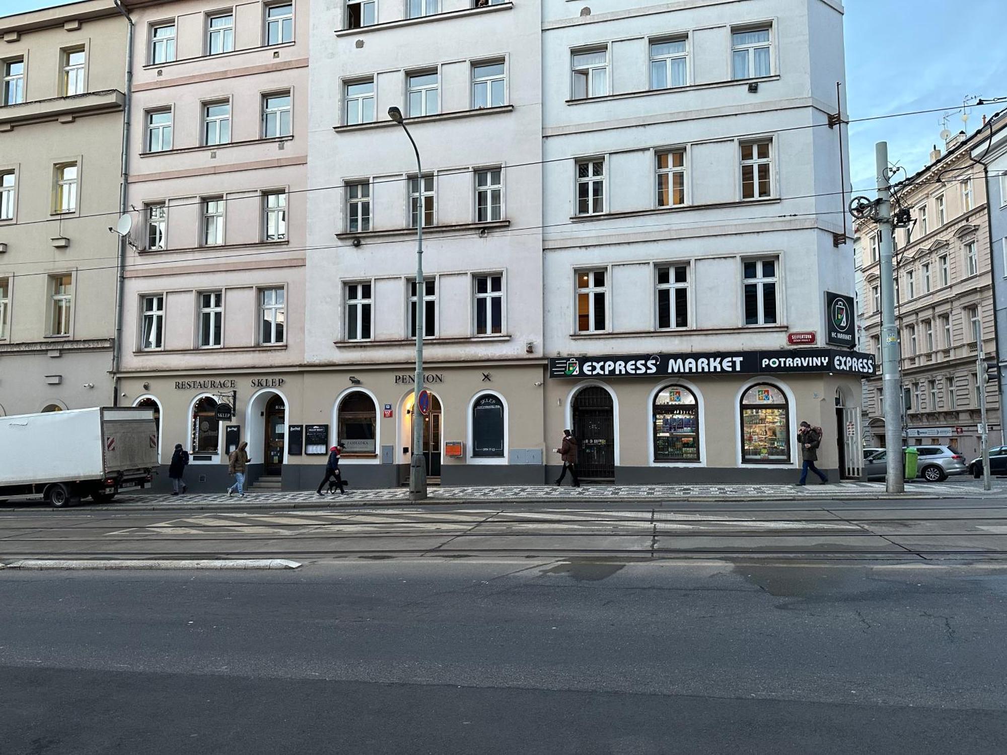 Appartamento 4 Room, 2 Bath, Parking Praga